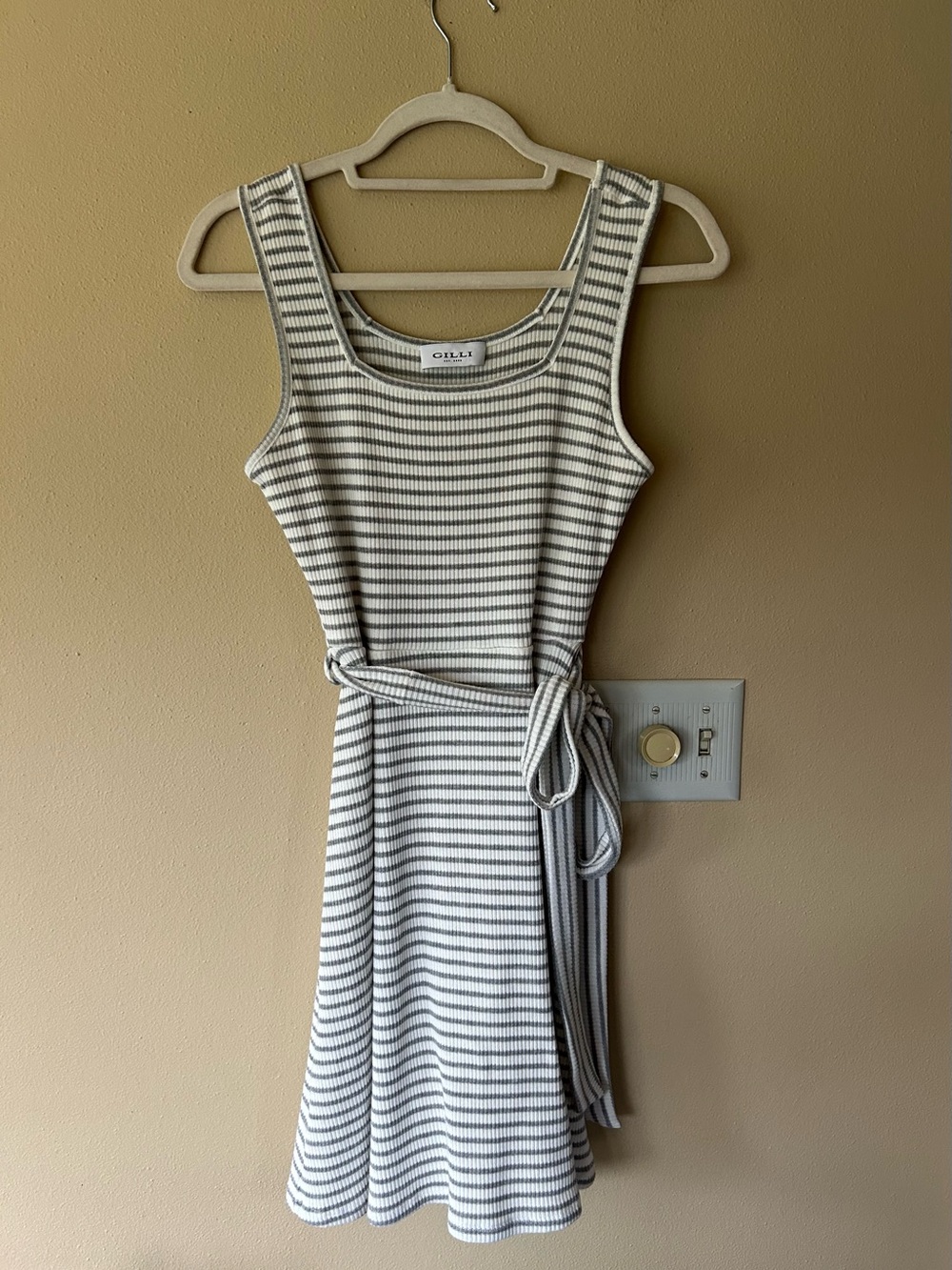GILLI | Gray & White Striped Dress